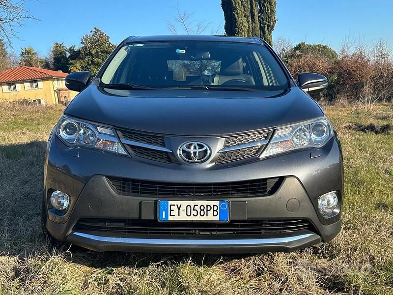 Usata Toyota RAV4 Lounge 150 CV (110 kW) 2015 Grigio SUV
