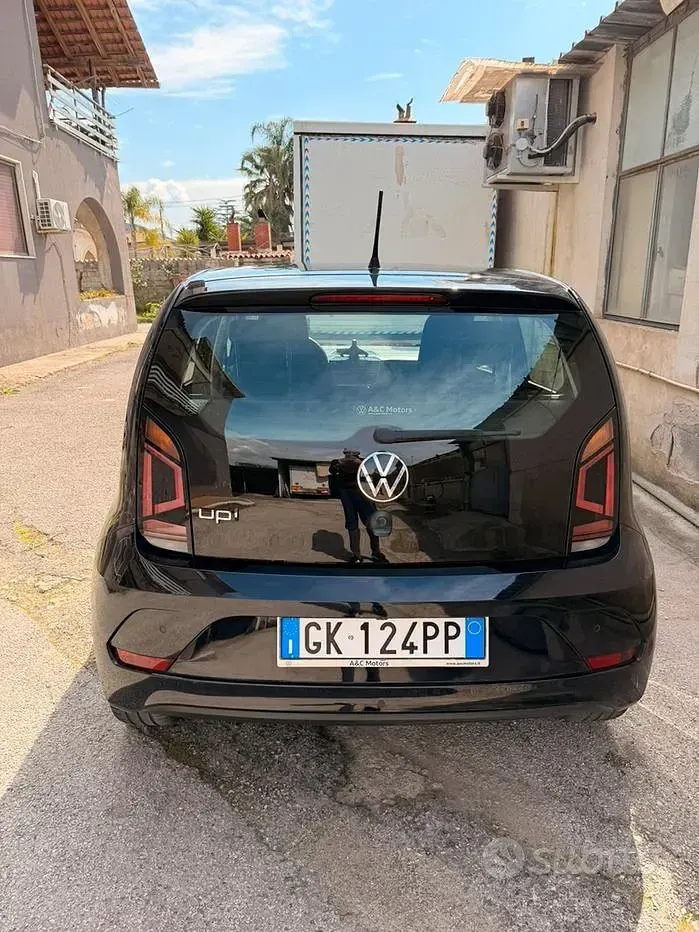 Usata VW up! 65 CV (47 kW) 2022 Nero Utilitaria
