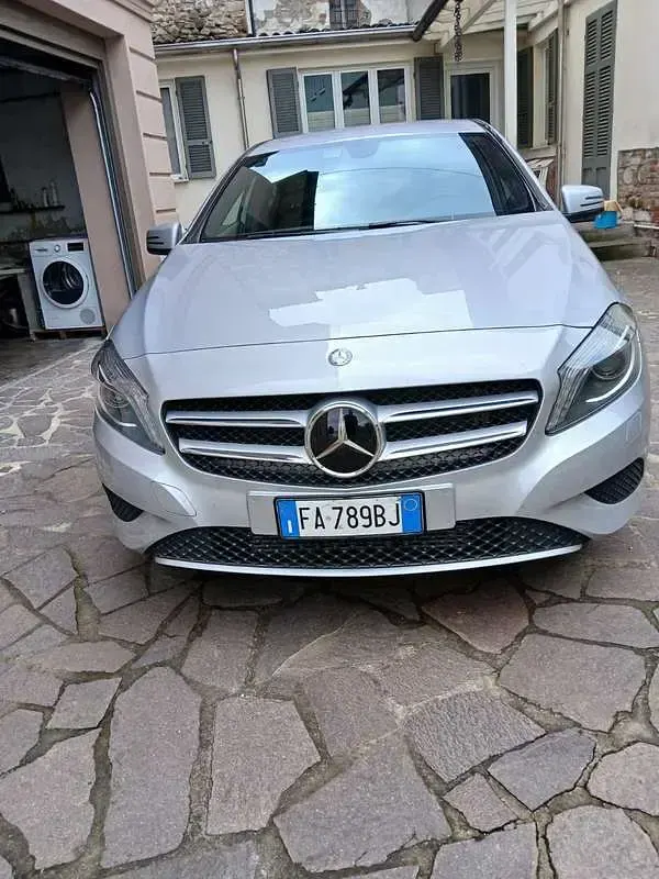 Usata Mercedes A180 Premium 109 CV (80 kW) 2015 Utilitaria
