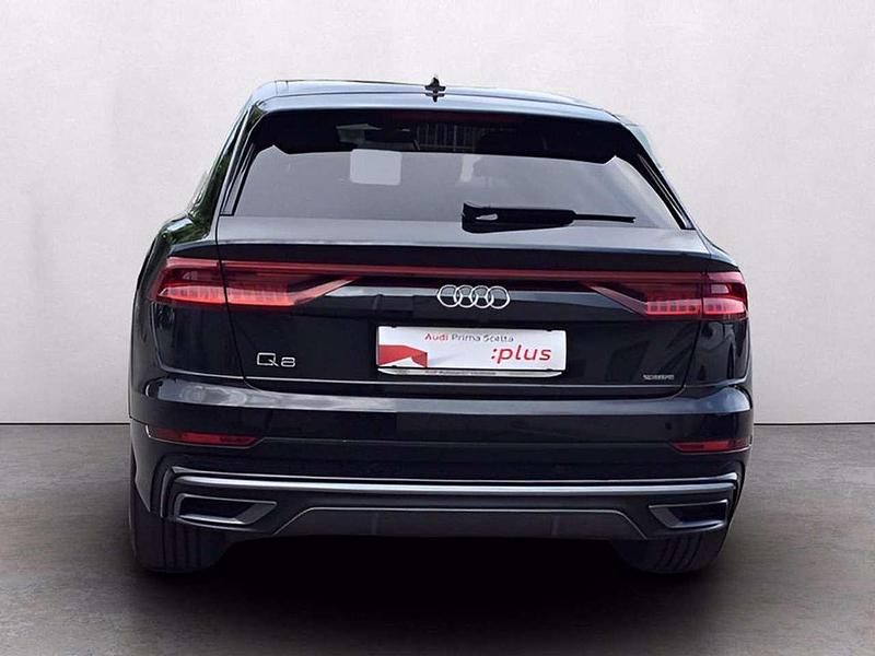Usata Audi Q8 286 CV (210 kW) 2022 Nero metallizzato SUV