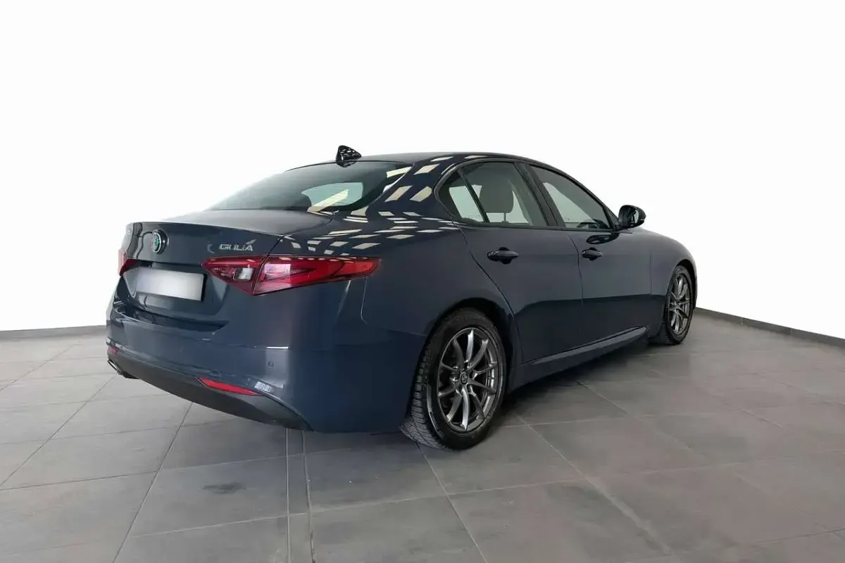 Usata Alfa Romeo Giulia Super 150 CV (110 kW) 2016 Blu montecarlo Berlina