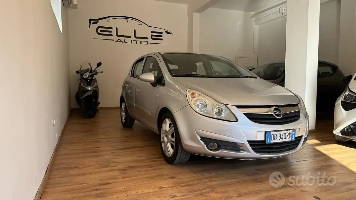 Usata Opel Corsa Cosmo 80 CV (58 kW) 2006 Grigio Utilitaria
