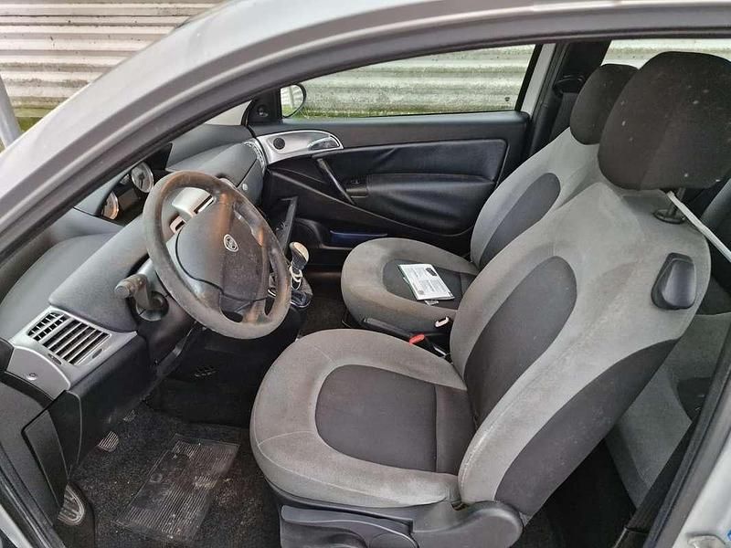 Usata Lancia Ypsilon 60 CV (44 kW) 2009 Argento Utilitaria