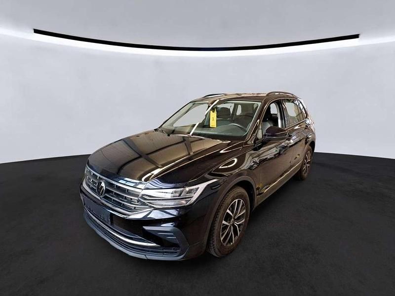 Usata VW Tiguan Life 150 CV (110 kW) 2023 Deep black perlato SUV