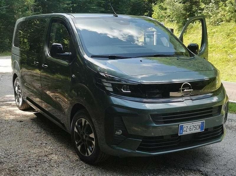 Nuova Opel Zafira Business Edition 179 CV (131 kW) 2025 Verde Monovolume