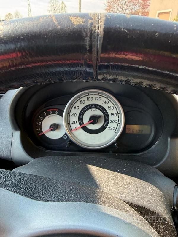 Usata Mazda 2 68 CV (50 kW) 2008 Grigio Utilitaria