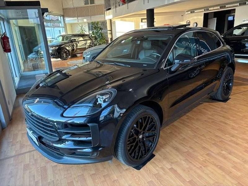 Nero Usata 2020 Porsche Macan SUV | 56.800 € (Cara) - Immagine 1/4