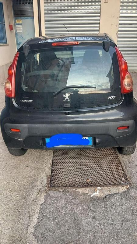 Usata Peugeot 107 68 CV (50 kW) 2010 Nero Utilitaria