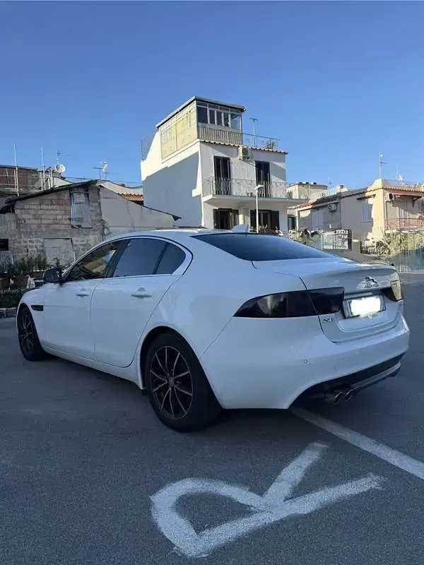 Usata Jaguar XE 179 CV (131 kW) 2018 Berlina
