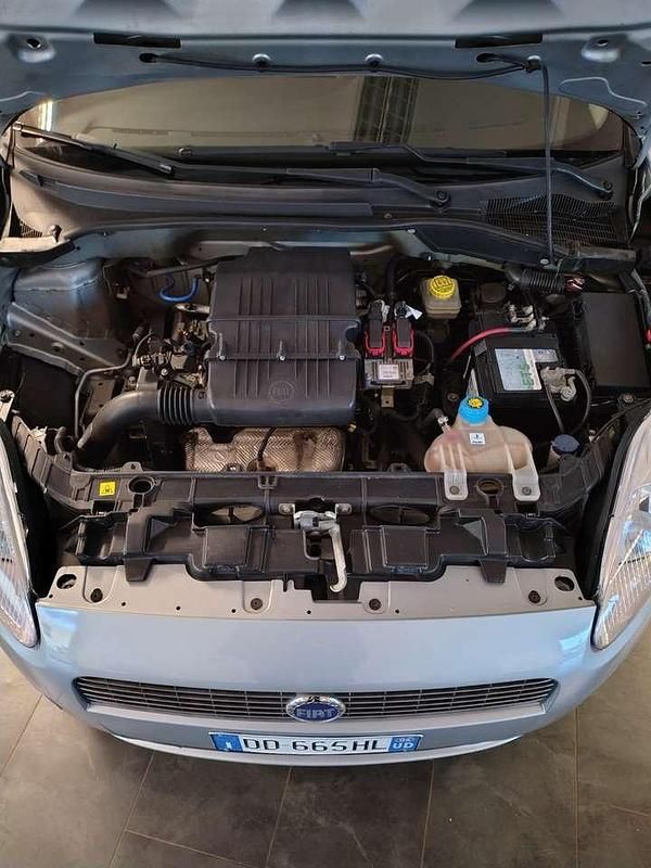 Usata Fiat Grande Punto Dynamic 65 CV (47 kW) 2006 Grigio Utilitaria