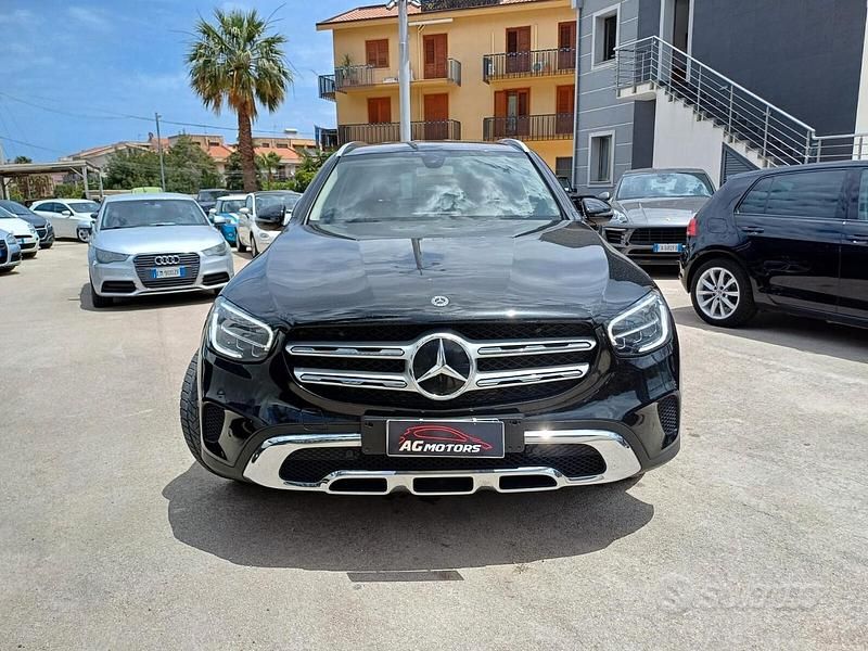 Usata Mercedes GLC300 245 CV (180 kW) 2020 Nero SUV