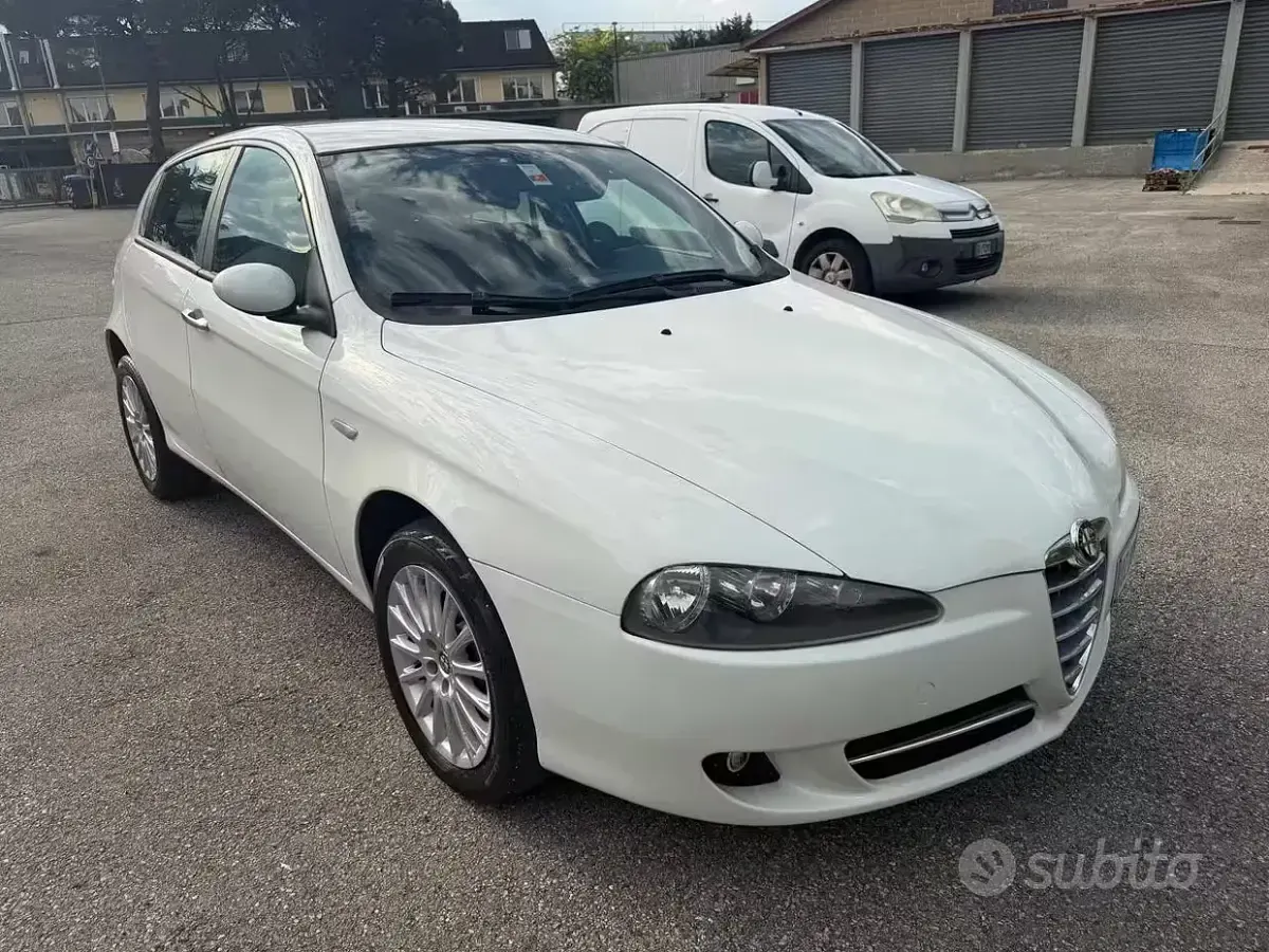 Usata Alfa Romeo 147 Progression 120 CV (88 kW) 2009 Utilitaria