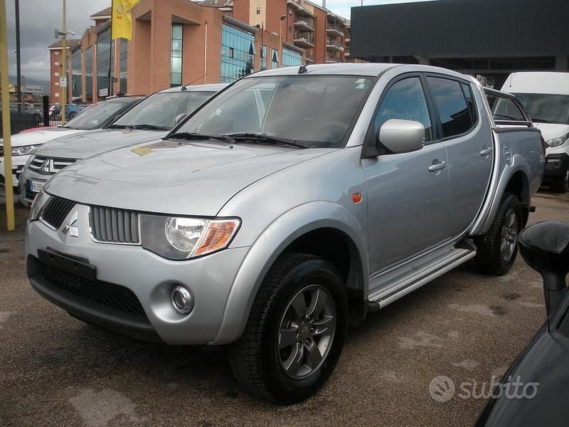 Usata Mitsubishi L200 Intense 136 CV (100 kW) 2011 Grigio Pick-up