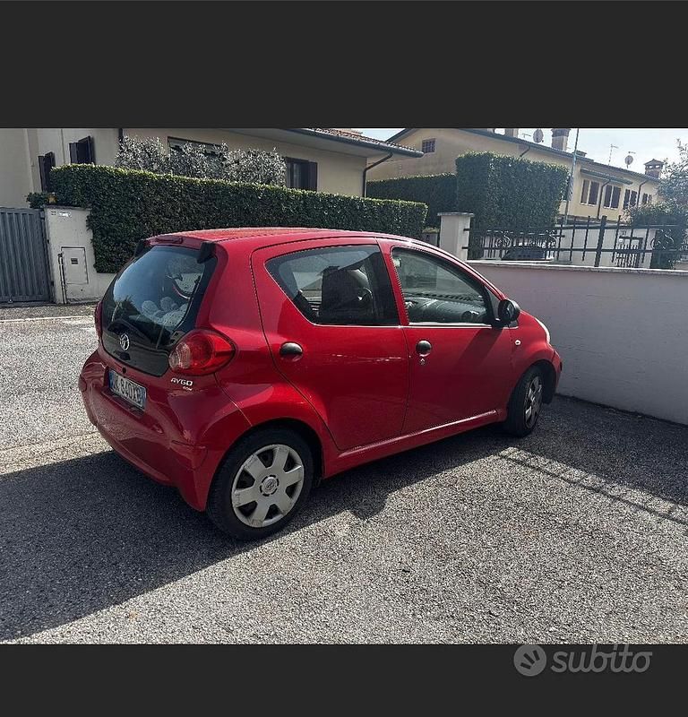 Usata Toyota Aygo 2007 Rosso Utilitaria