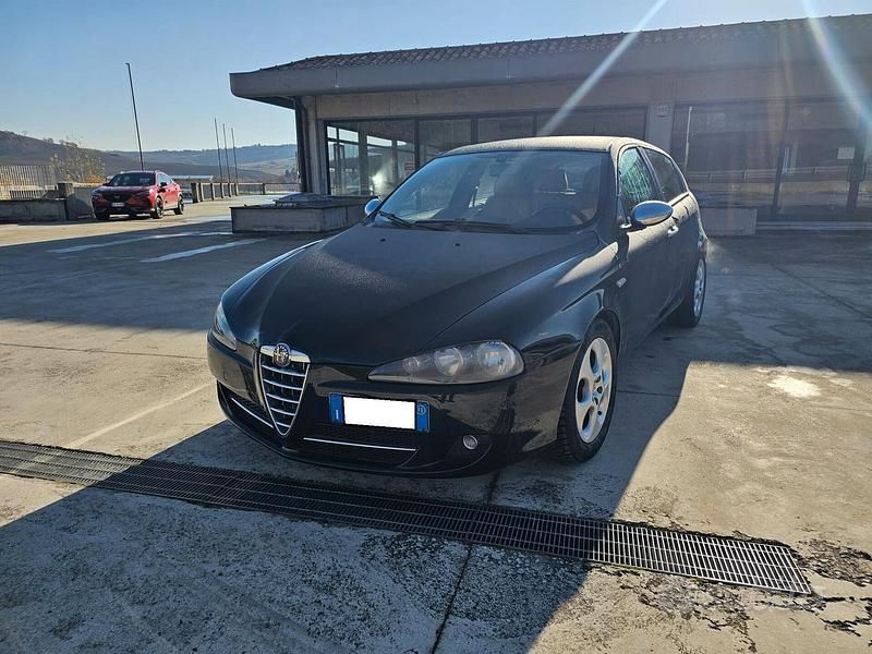 Nero Usata 2008 Alfa Romeo 147 Due volumi | 4900 € (Molto cara) - Immagine 1/4
