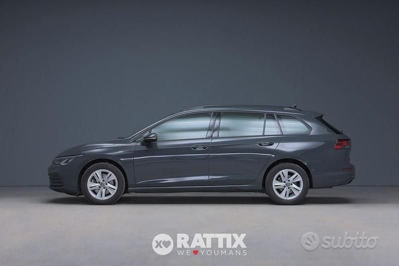 Usata VW Golf VIII Life 116 CV (85 kW) 2021 Grigio Station wagon