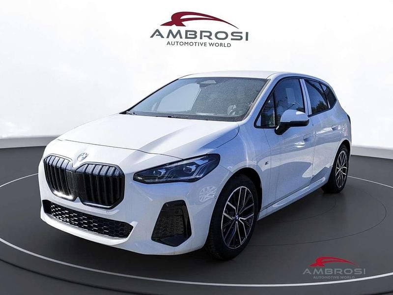 Alpin white pastello Usata 2024 BMW 220 Active Tourer M Sport Monovolume | 36.000 € (Molto cara) - Immagine 1/4