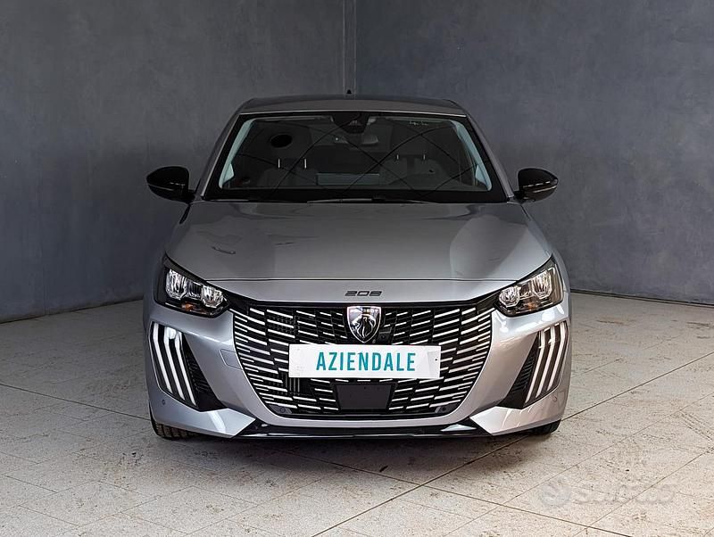 Usata Peugeot 208 Allure 101 CV (74 kW) 2025 Grigio Utilitaria