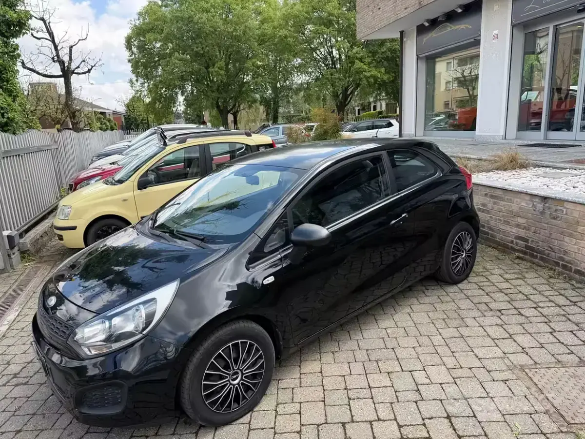 Usata Kia Rio 86 CV (63 kW) 2012 Nero Berlina