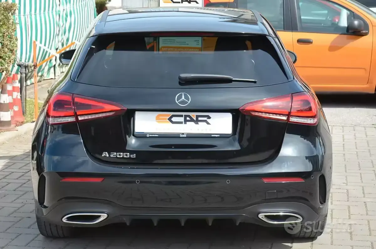 Käytetty Mercedes A200 AMG Line Premium 150 HP (110 kW) 2022 Musta Sedan