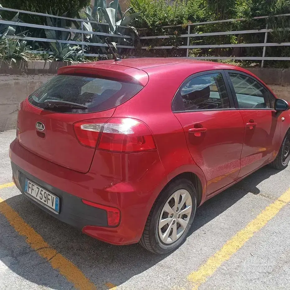 Usata Kia Rio 85 CV (62 kW) 2016 Rosso Utilitaria