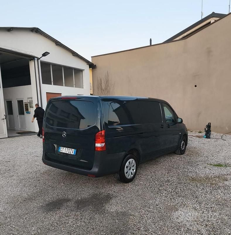 Usata Mercedes Vito 136 CV (100 kW) 2017 Nero Furgone