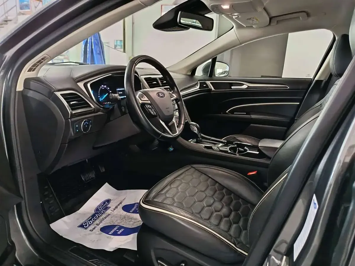 Usata Ford Mondeo Vignale 140 CV (102 kW) 2020 Grigio Station wagon