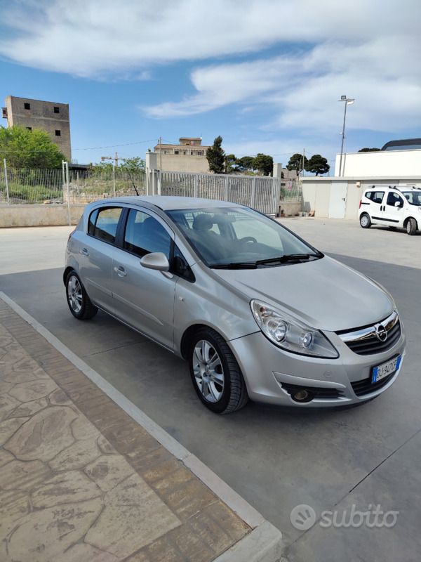Usata Opel Corsa Cosmo 90 CV (66 kW) 2007 Grigio Utilitaria