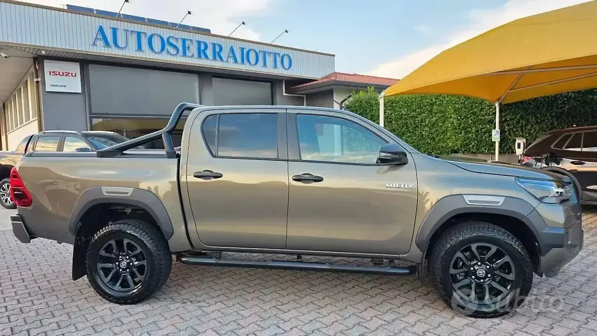 Usata Toyota HiLux 204 CV (150 kW) 2021 Grigio Pick-up