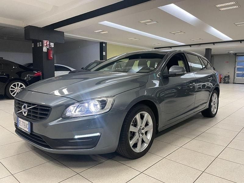 Usata Volvo V60 Business Edition 150 CV (110 kW) 2016 Grigio Station wagon