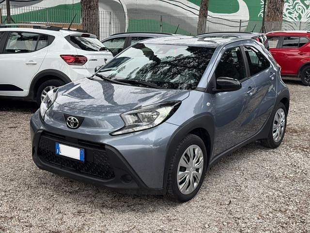 Usata Toyota Aygo X 72 CV (52 kW) 2025 Grigio SUV
