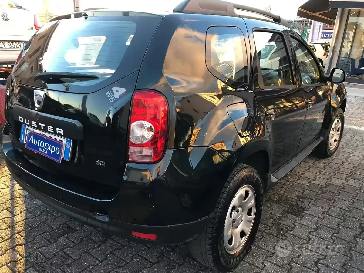 Usata Dacia Duster Lauréate 110 CV (80 kW) 2011 Nero SUV