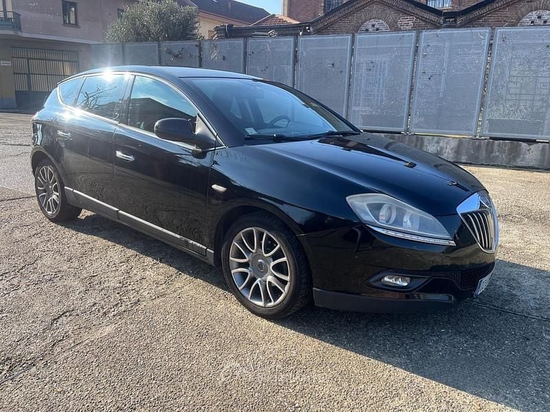 Usata Lancia Delta 150 CV (110 kW) 2010 Nero Utilitaria