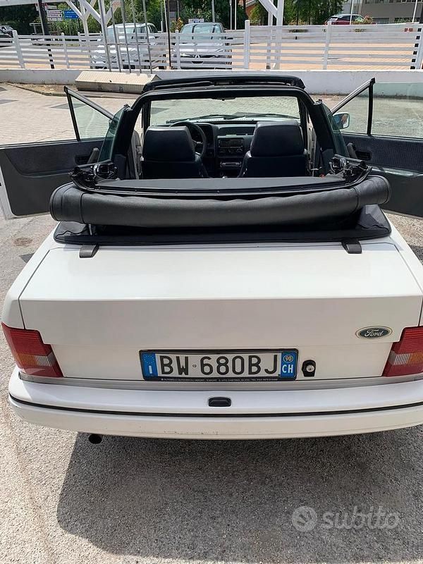 Usata Ford Escort Cabriolet 105 CV (77 kW) 1990 Bianco Cabrio