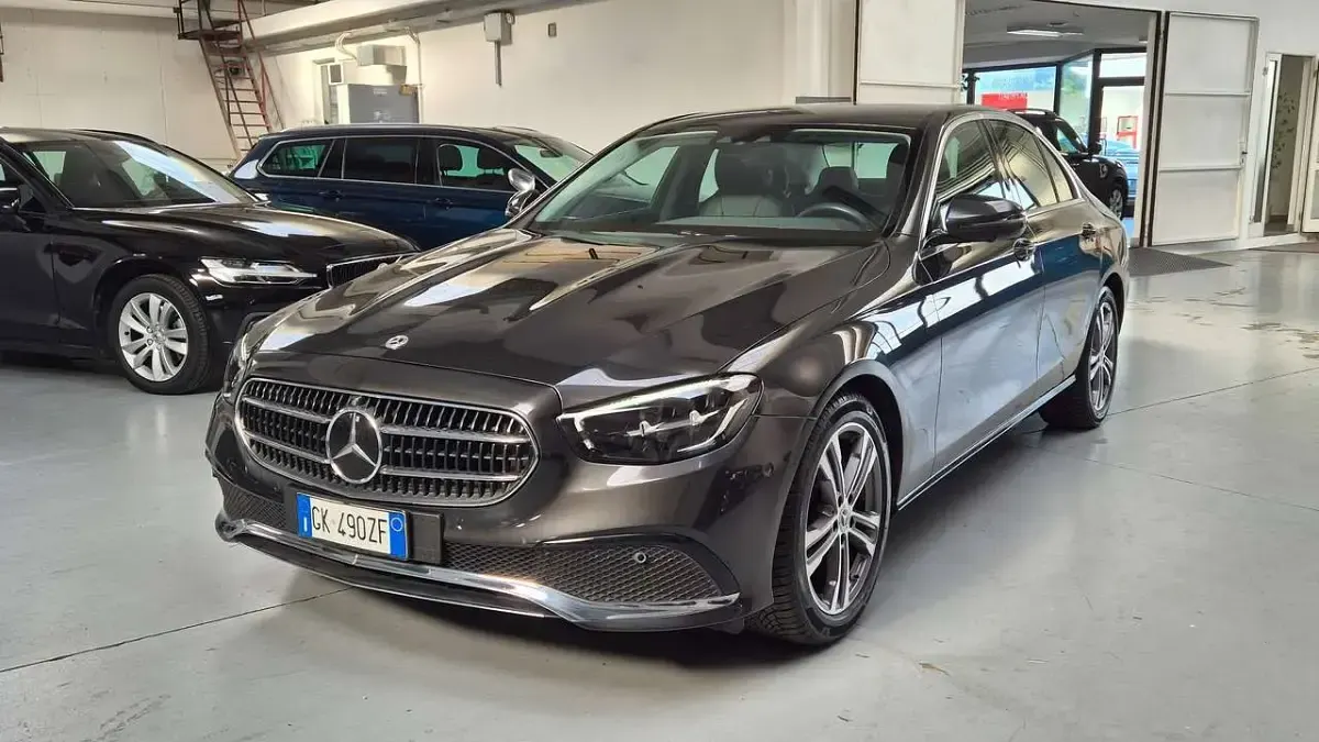 Usata Mercedes E220 200 CV (147 kW) 2022 Grigio Berlina