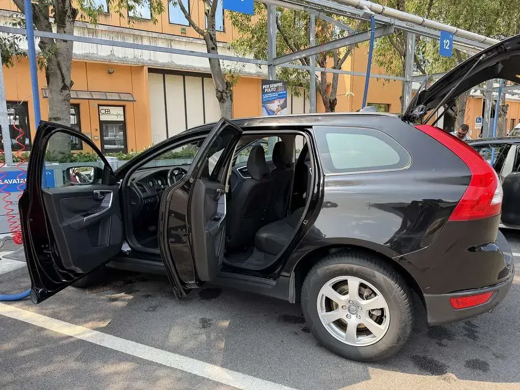 Usata Volvo XC60 Momentum 163 CV (119 kW) 2012 Nero SUV