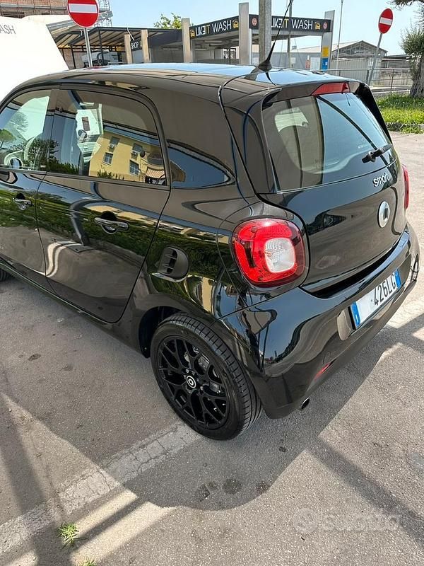 Usata Smart ForFour Prime 71 CV (52 kW) 2015 Nero Utilitaria