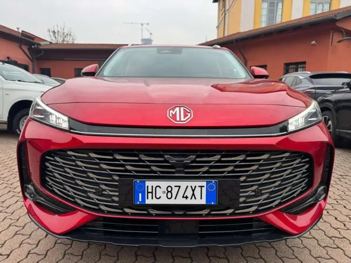 Nuova MG HS Luxury 143 CV (105 kW) 2026 Rosso SUV