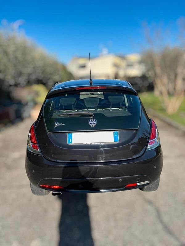 Usata Lancia Ypsilon 95 CV (69 kW) 2018 Nero Utilitaria