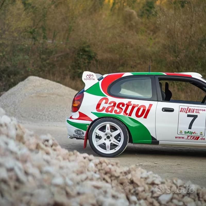 Usata Toyota Corolla 125 CV (91 kW) 1999 Bianco Berlina