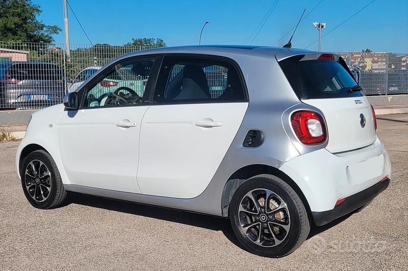 Usata Smart ForFour Passion 71 CV (52 kW) 2016 Bianco Utilitaria