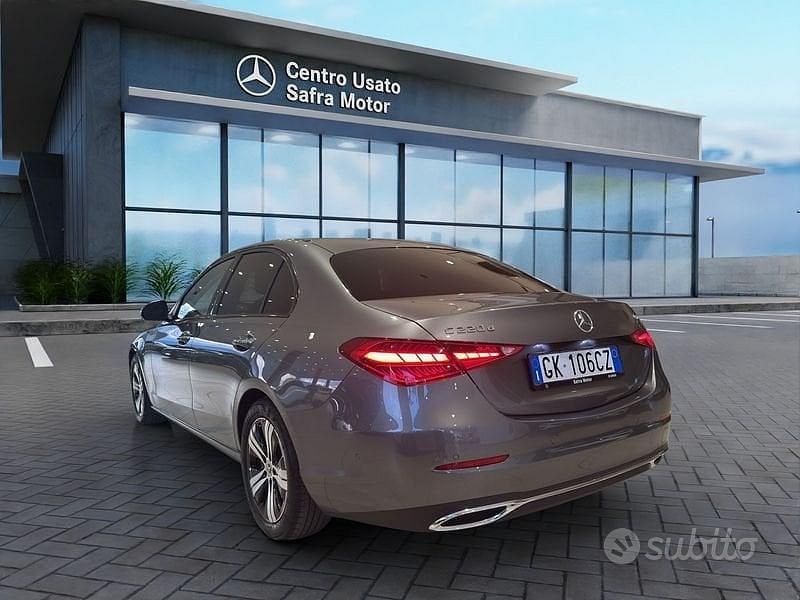 Usata Mercedes C220 200 CV (147 kW) 2022 Grigio selenite metallizzato ; Berlina