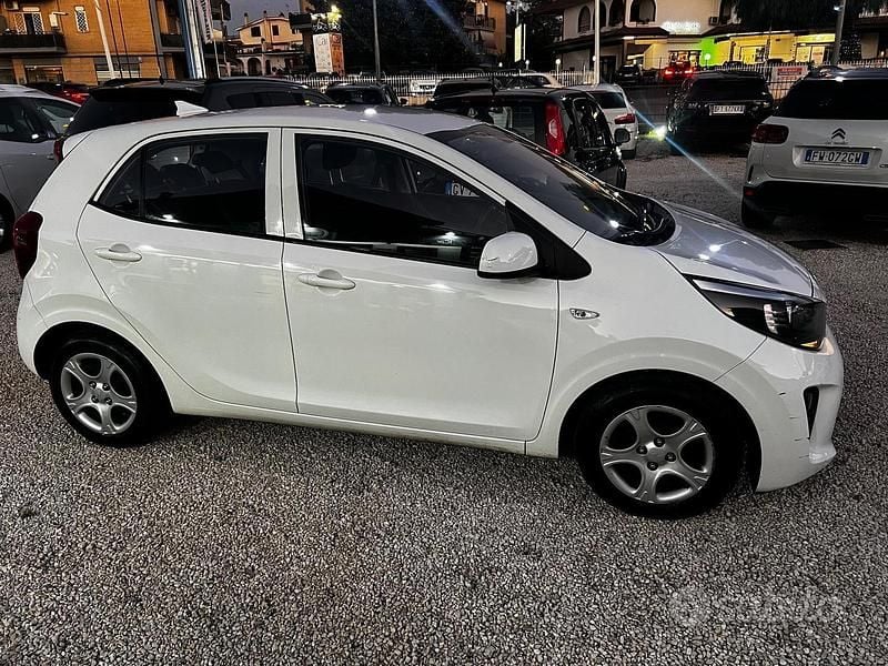 Usata Kia Picanto X-Line 65 CV (47 kW) 2022 Bianco Utilitaria