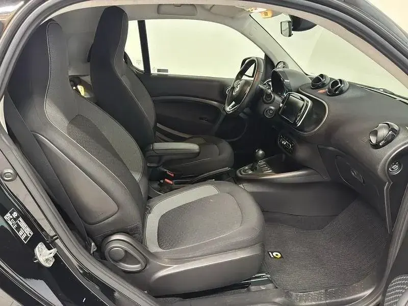 Usata Smart ForTwo Coupé Pure 60 kW (82 CV) 2021 Nero Utilitaria