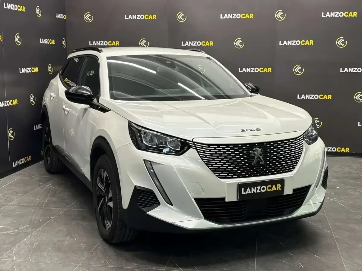 Usata Peugeot 2008 Allure 56 kW (77 CV) 2023 Bianco SUV