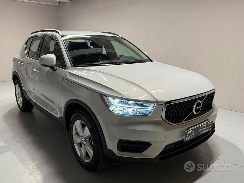 Bianco Usata 2021 Volvo XC40 Business Edition SUV | 23.900 € (Buon prezzo) - Immagine 1/4
