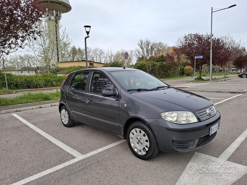 Usata Fiat Punto Active 60 CV (44 kW) 2009 Grigio Utilitaria