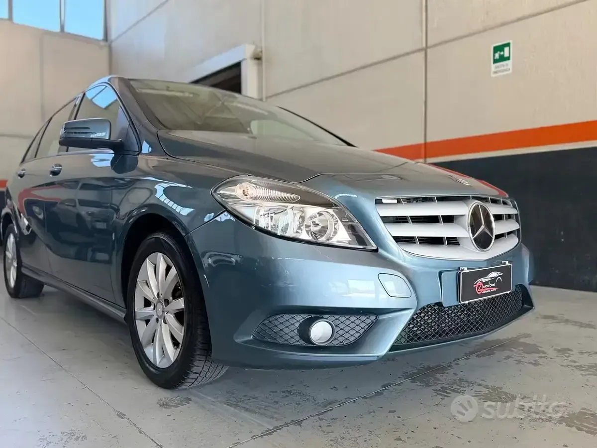Usata Mercedes B160 Executive 90 CV (66 kW) 2014 Bluazzurro Utilitaria
