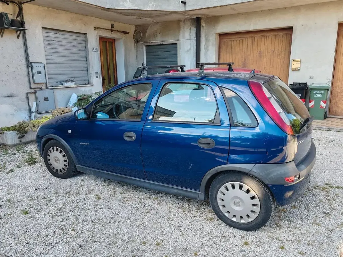 Usata Opel Corsa 75 CV (55 kW) 2002 Blu Utilitaria