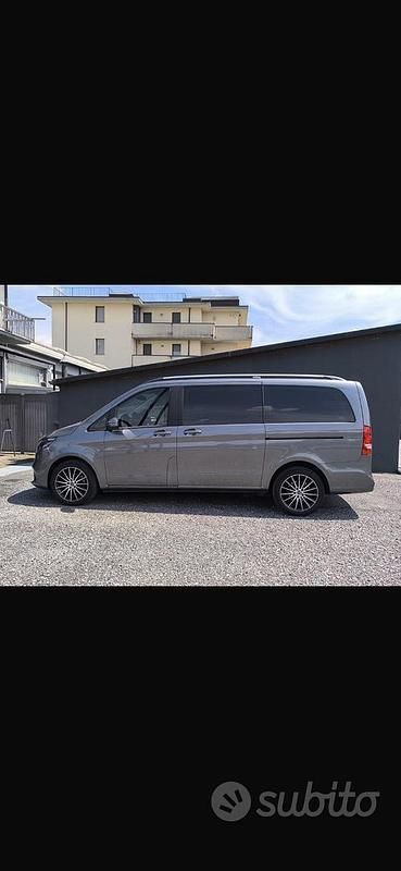 Usata Mercedes V220 Exclusive 163 CV (119 kW) 2023 Grigio Monovolume